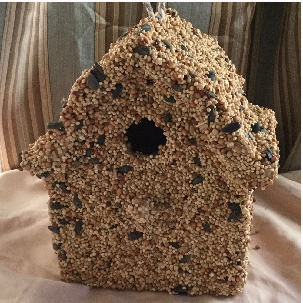 BIRDSEED BIRDHOUSE- BARN STYLE